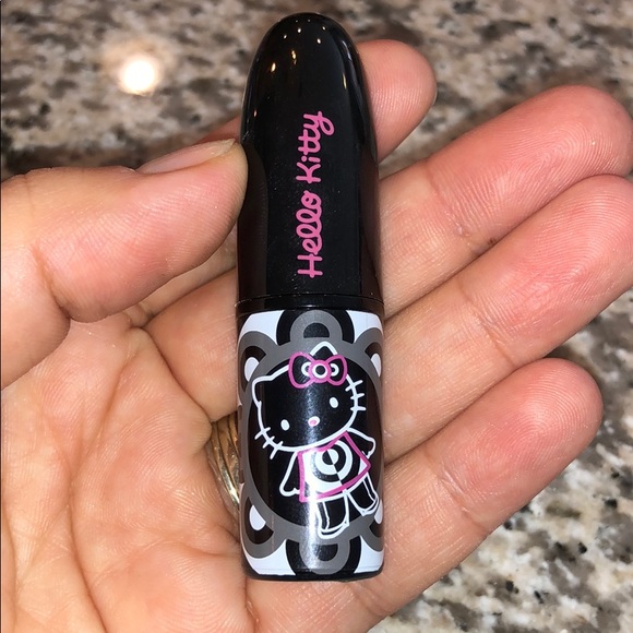 MAC Cosmetics x Sanrio Strayin’ Frost lipstick - Picture 3 of 5